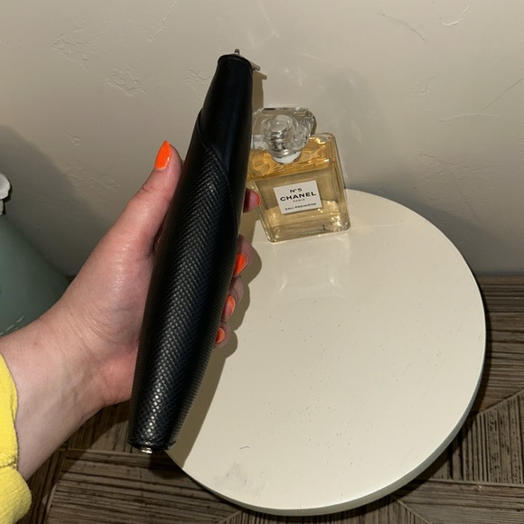 Sold Bottega Veneta Black Lambskin Leather Zip Around Wallet EUC - Picture 8 of 10